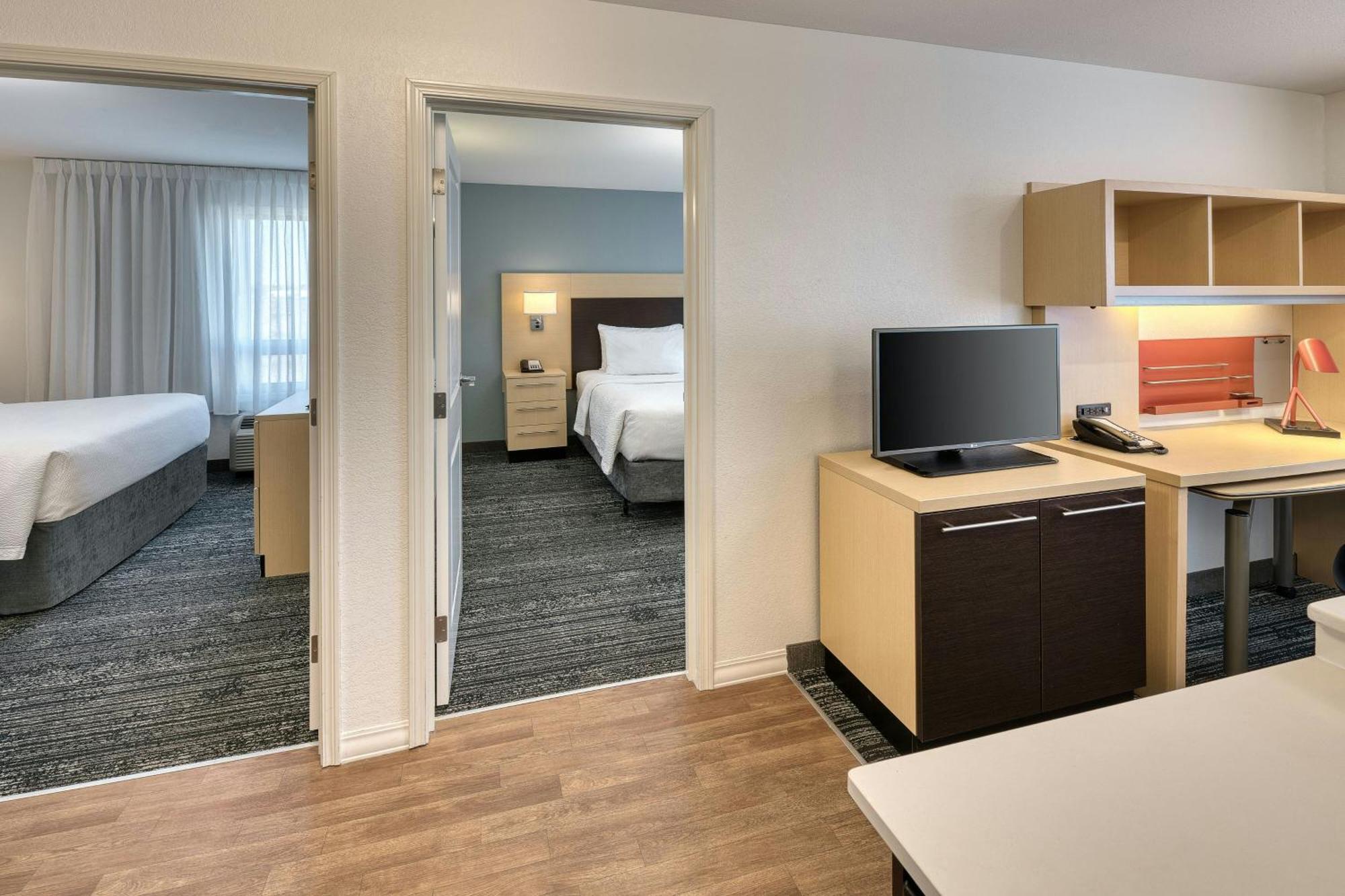 ทาวน์เพลซ สวีท บาย แมริออท เรดเดียร์ Hotel ภายนอก รูปภาพ
